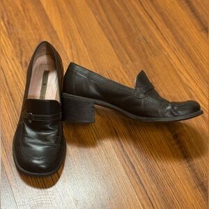 Tommy Hilfiger vintage, dark brown loafers, size 8 1/2 ladies.